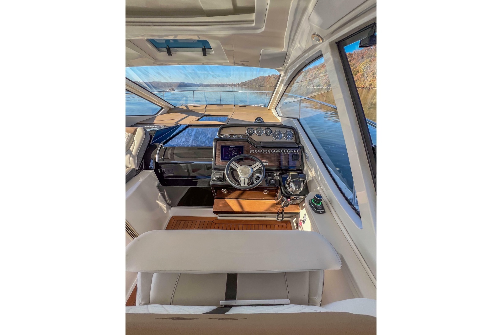 2018 Sea Ray Sundancer 350 Coupe