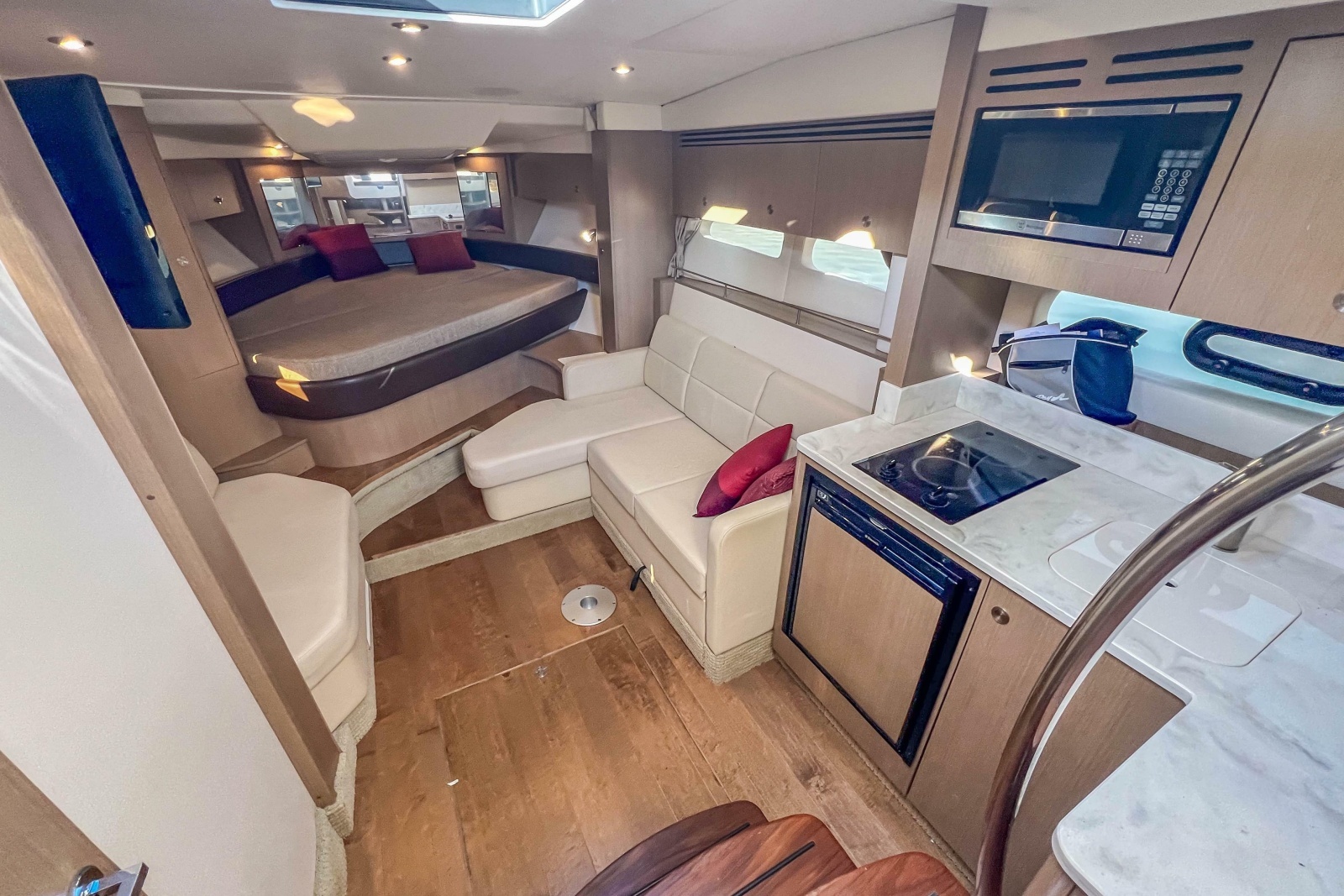 2018 Sea Ray Sundancer 350 Coupe