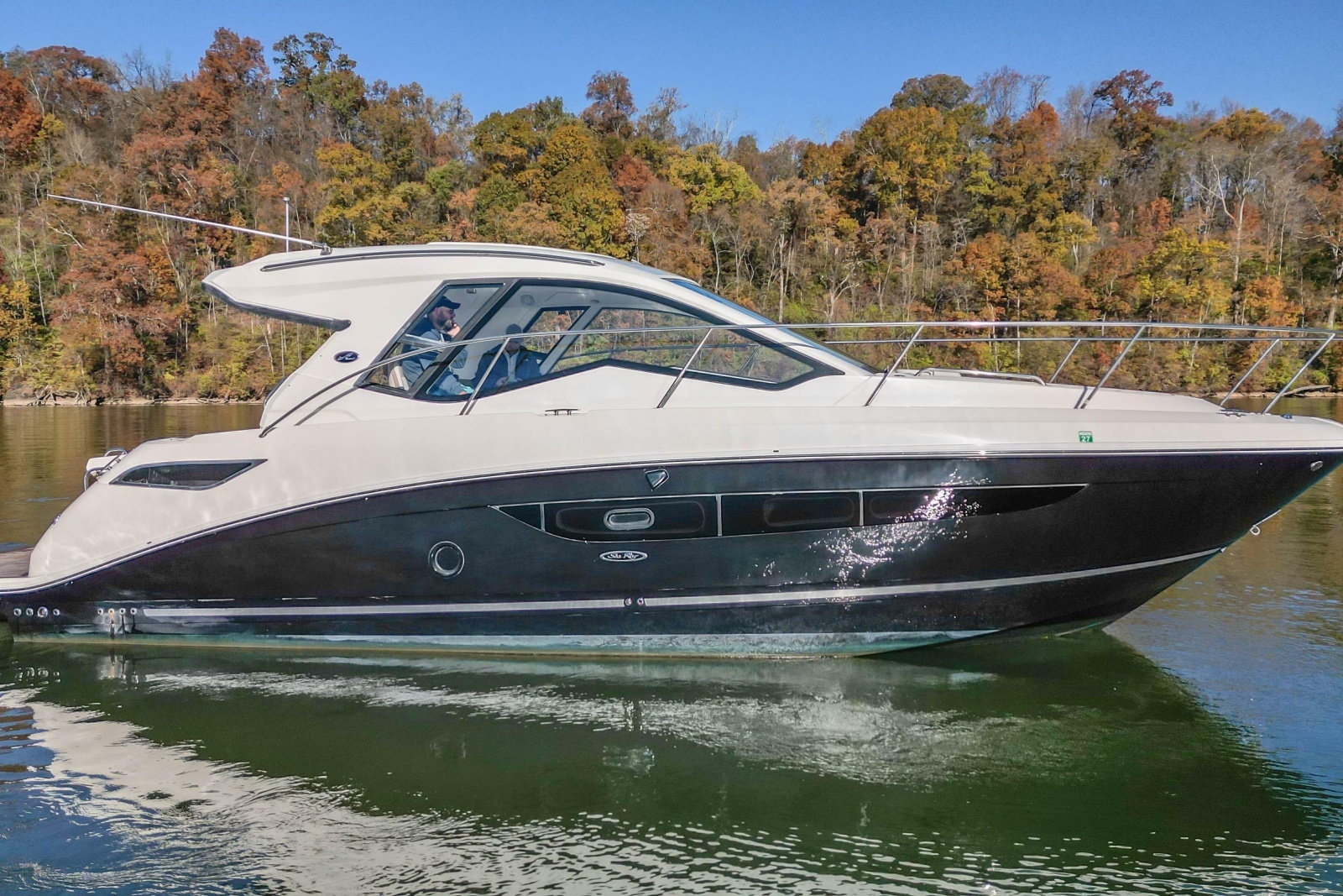 2018 Sea Ray Sundancer 350 Coupe
