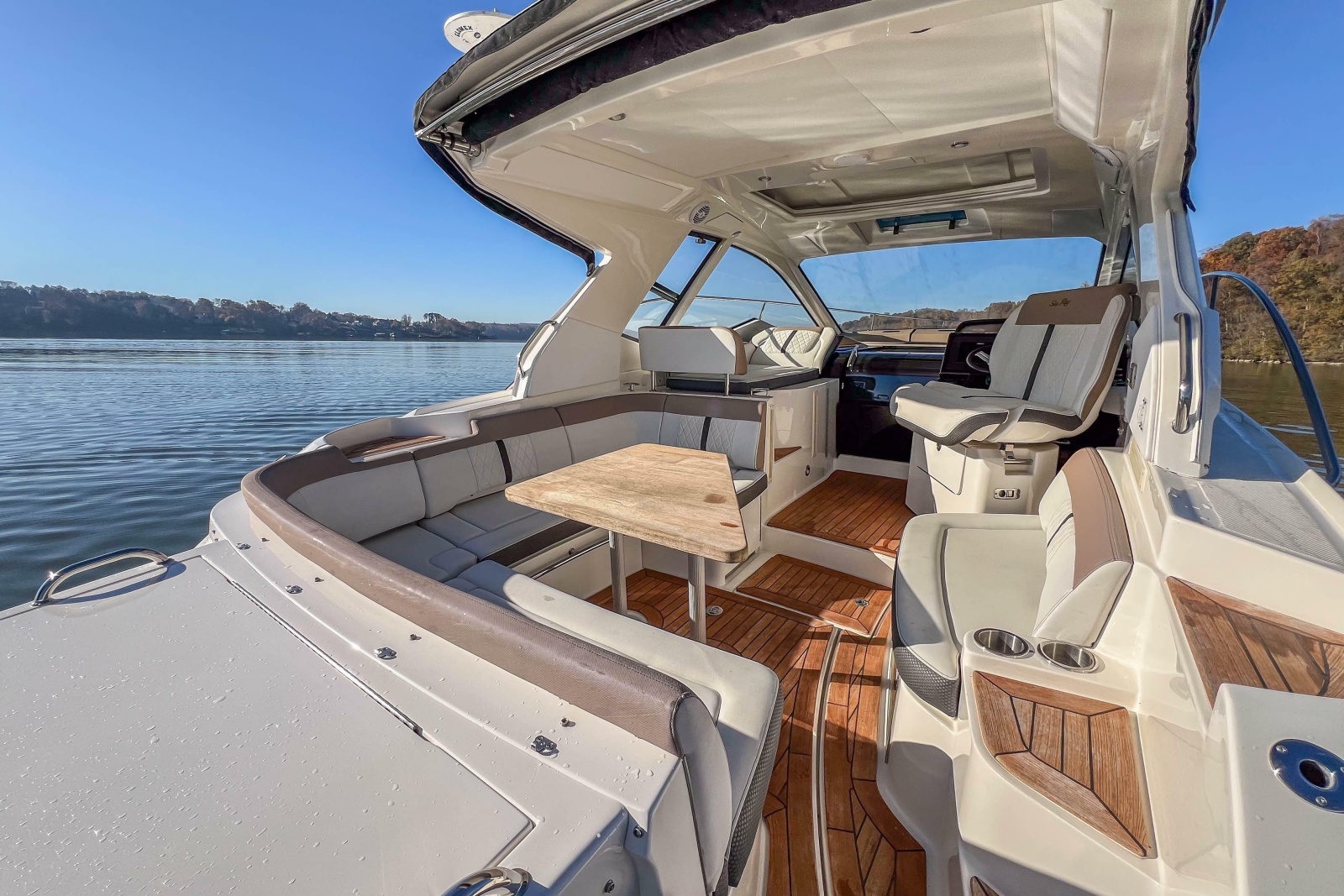 2018 Sea Ray Sundancer 350 Coupe