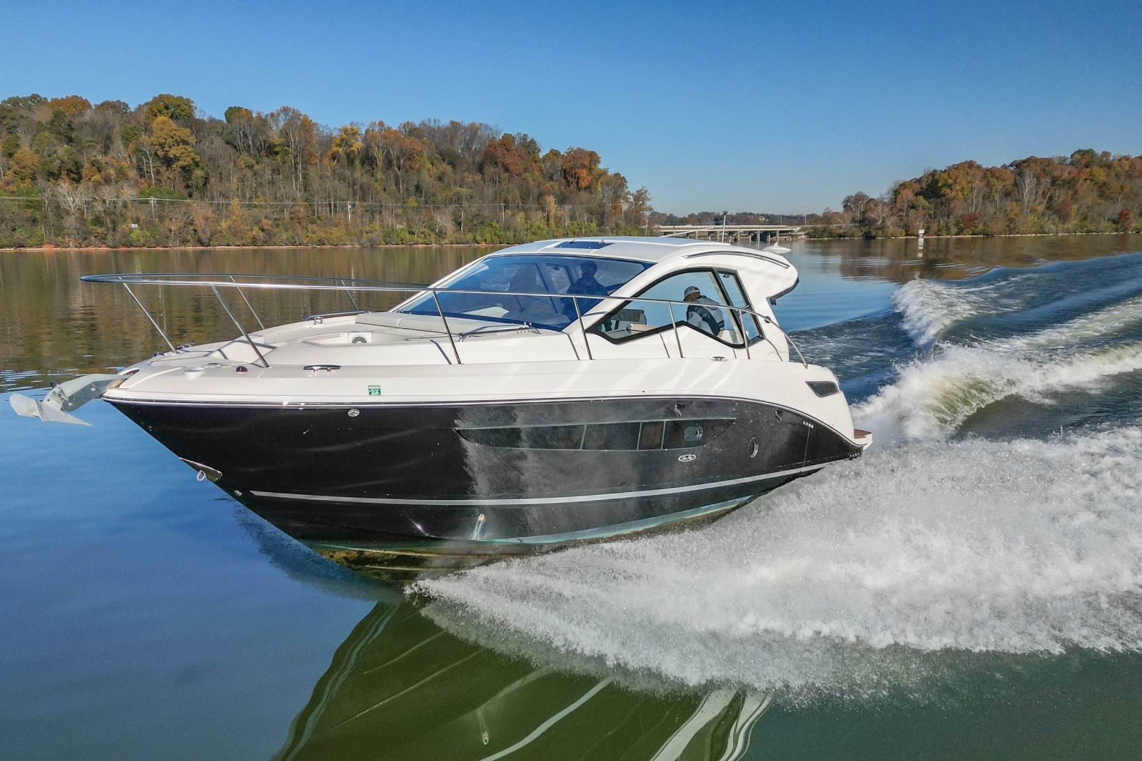2018 Sea Ray Sundancer 350 Coupe