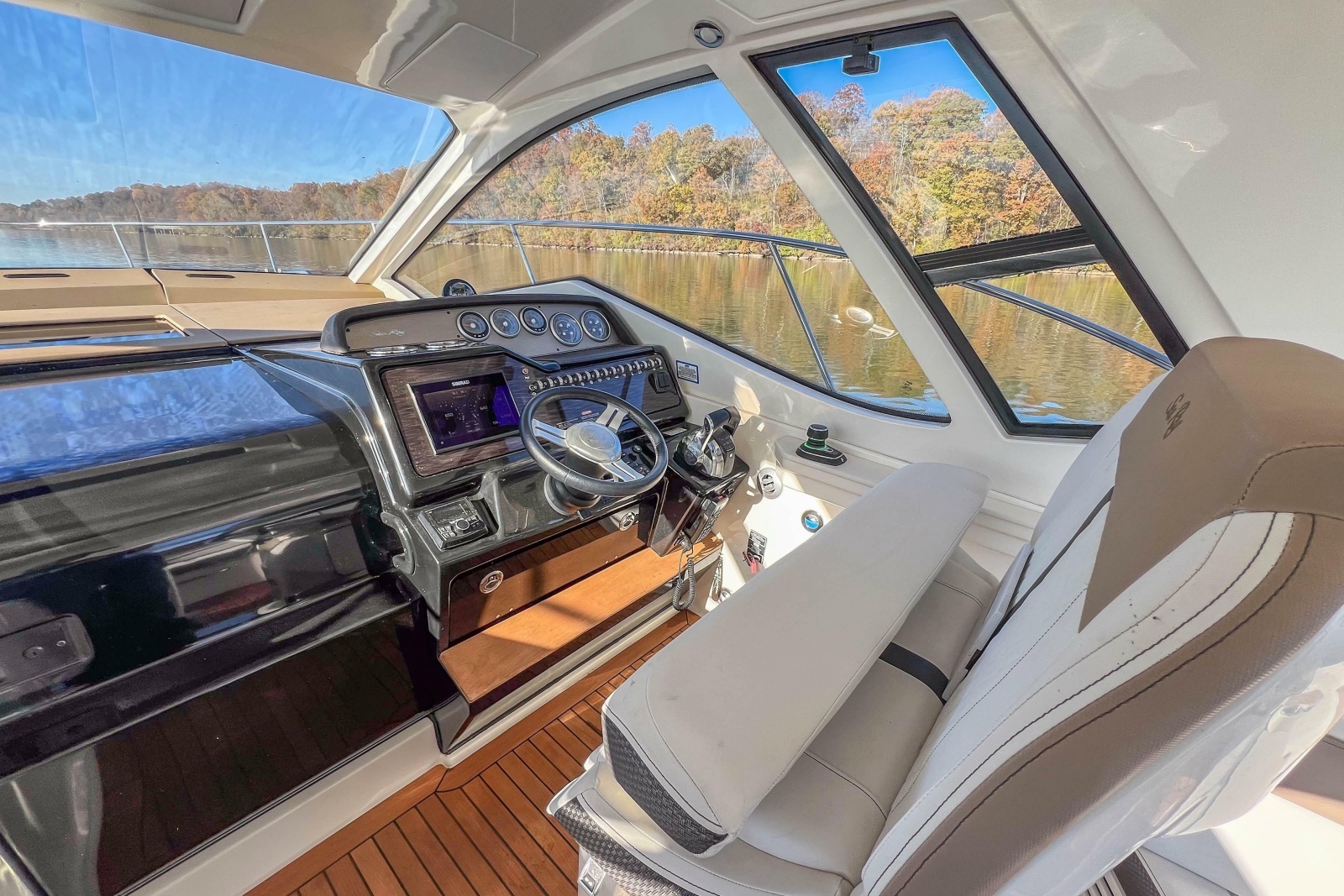 2018 Sea Ray Sundancer 350 Coupe