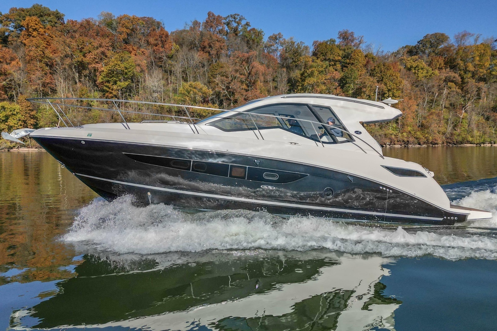 2018 Sea Ray Sundancer 350 Coupe