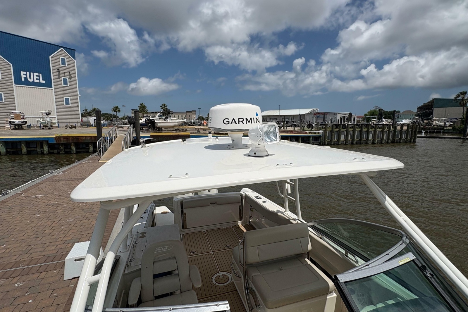 2017 Boston Whaler 270 Vantage