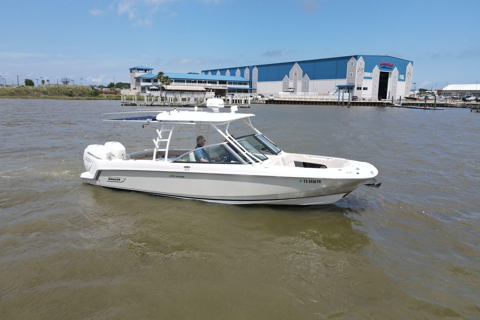 2017 Boston Whaler 270 Vantage