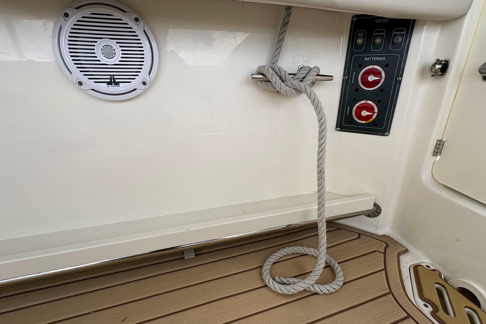 2017 Boston Whaler 270 Vantage