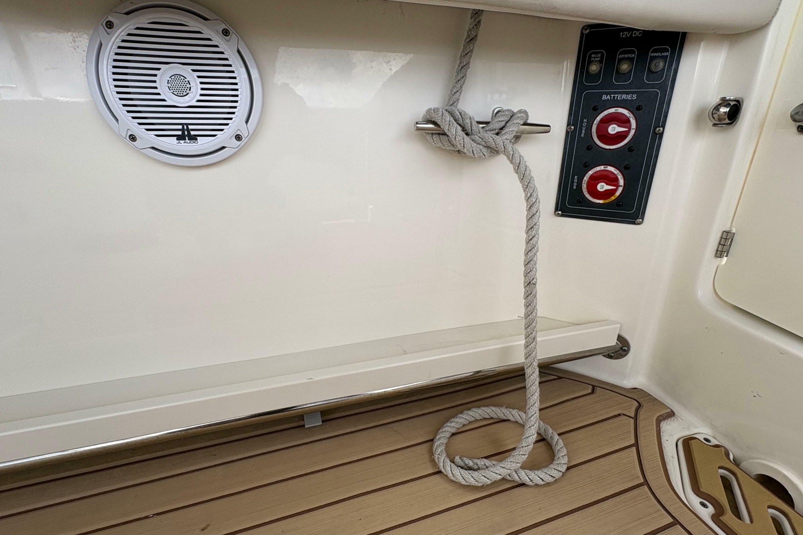 2017 Boston Whaler 270 Vantage