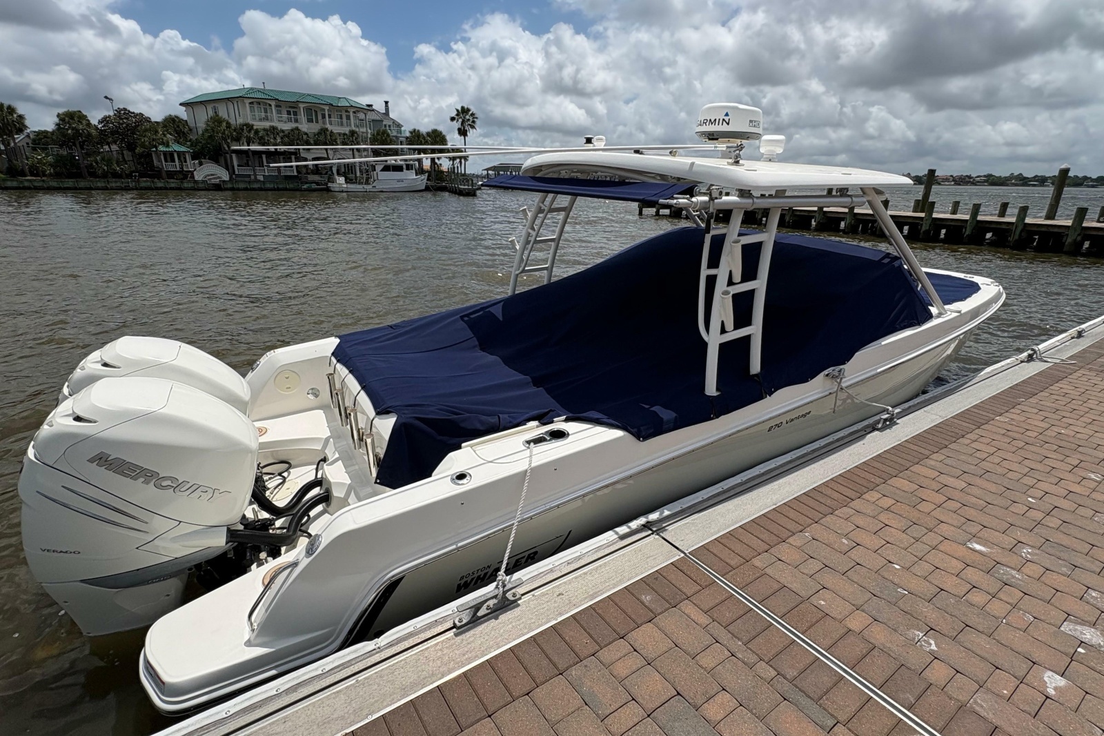 2017 Boston Whaler 270 Vantage