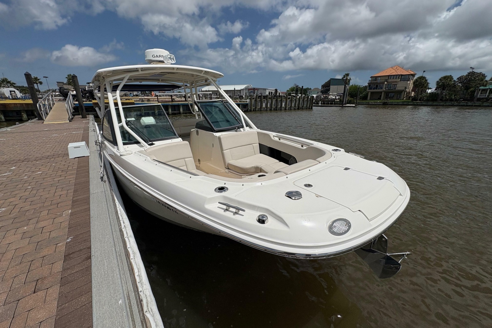 2017 Boston Whaler 270 Vantage