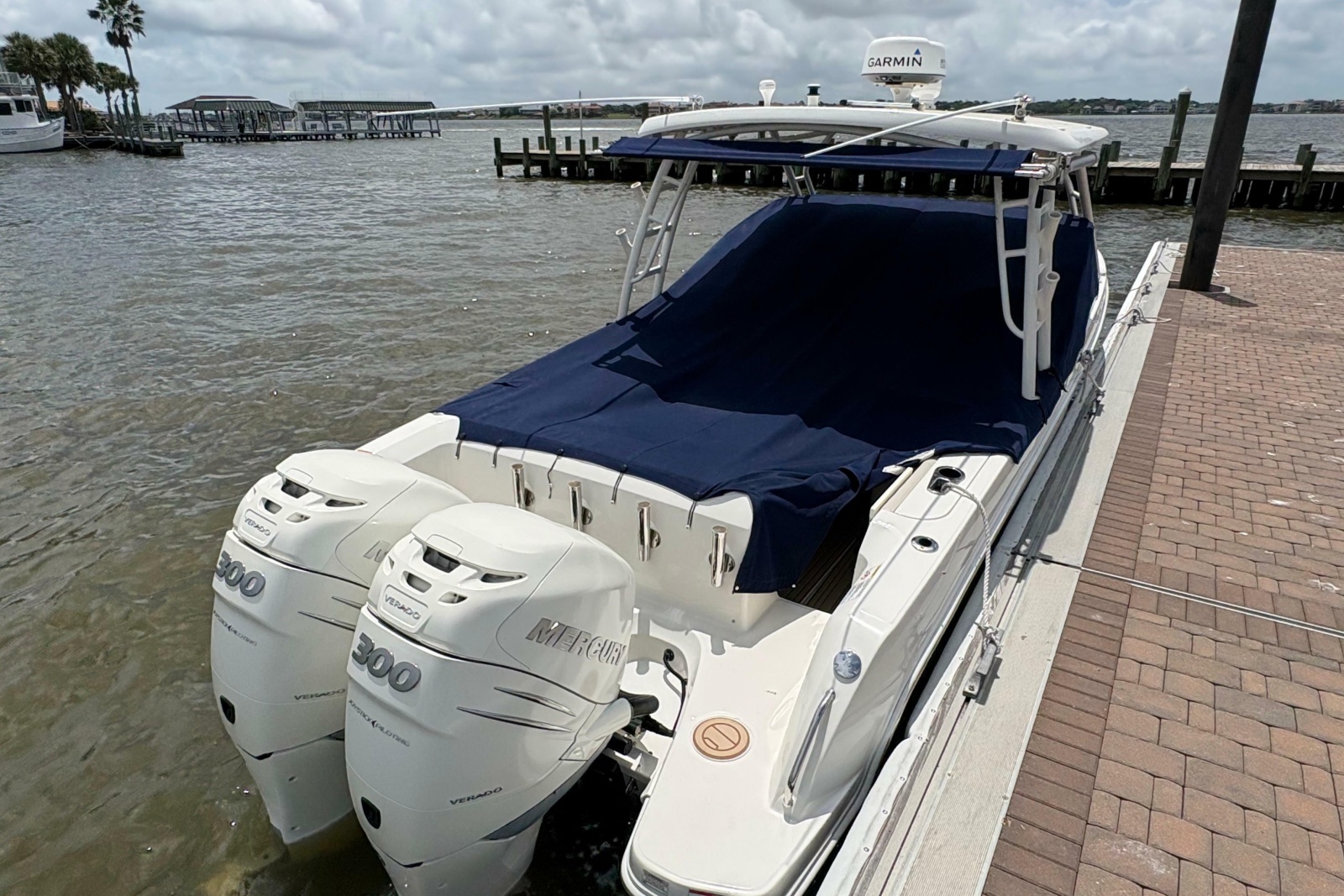 2017 Boston Whaler 270 Vantage