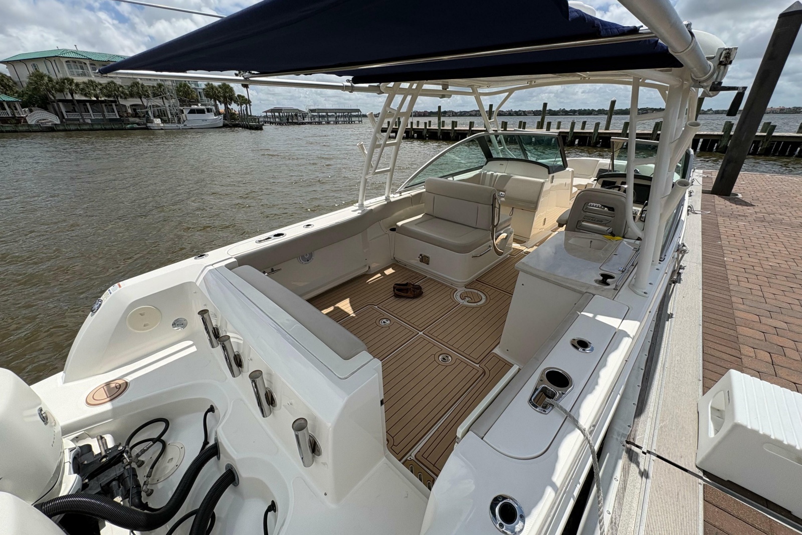 2017 Boston Whaler 270 Vantage