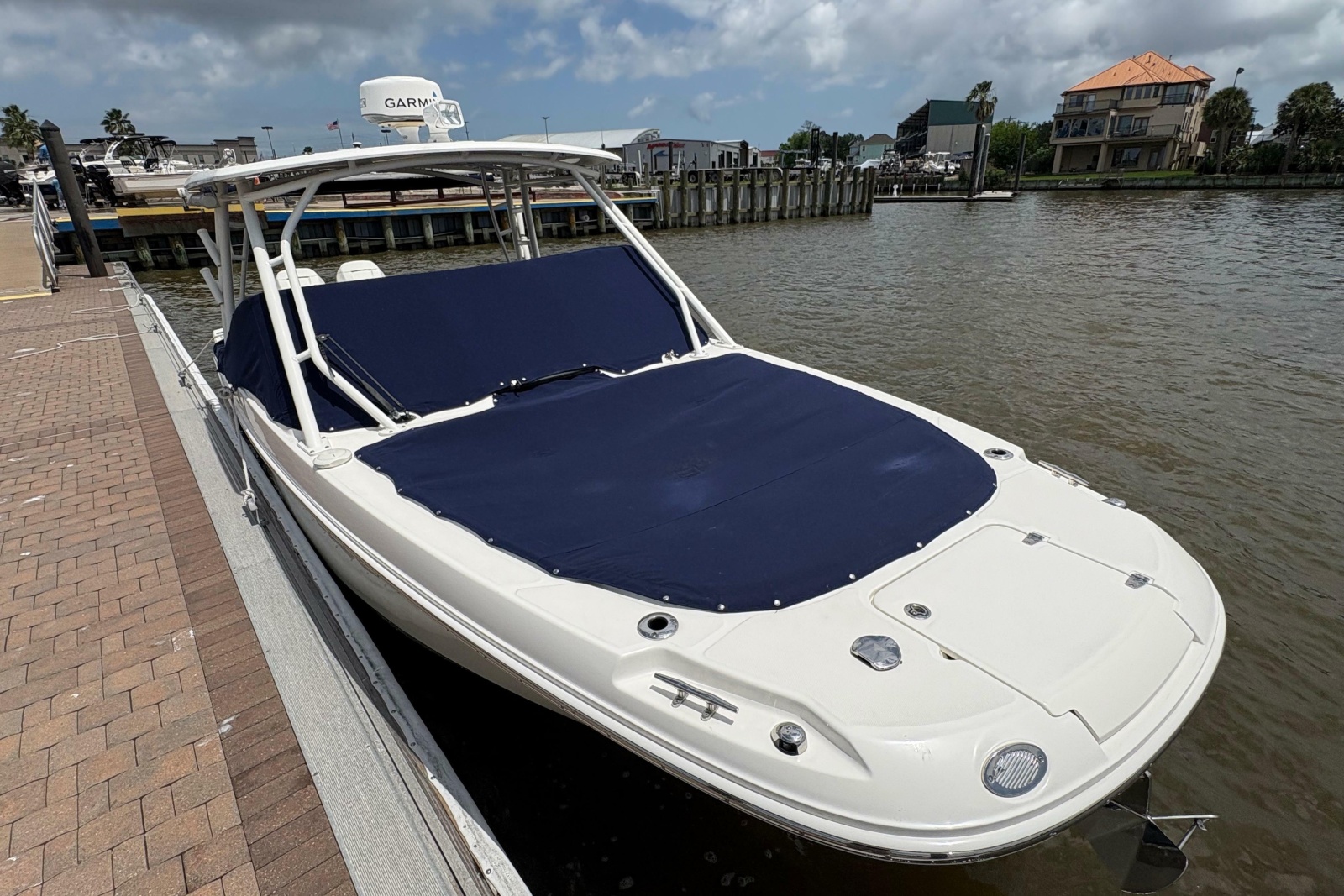 2017 Boston Whaler 270 Vantage