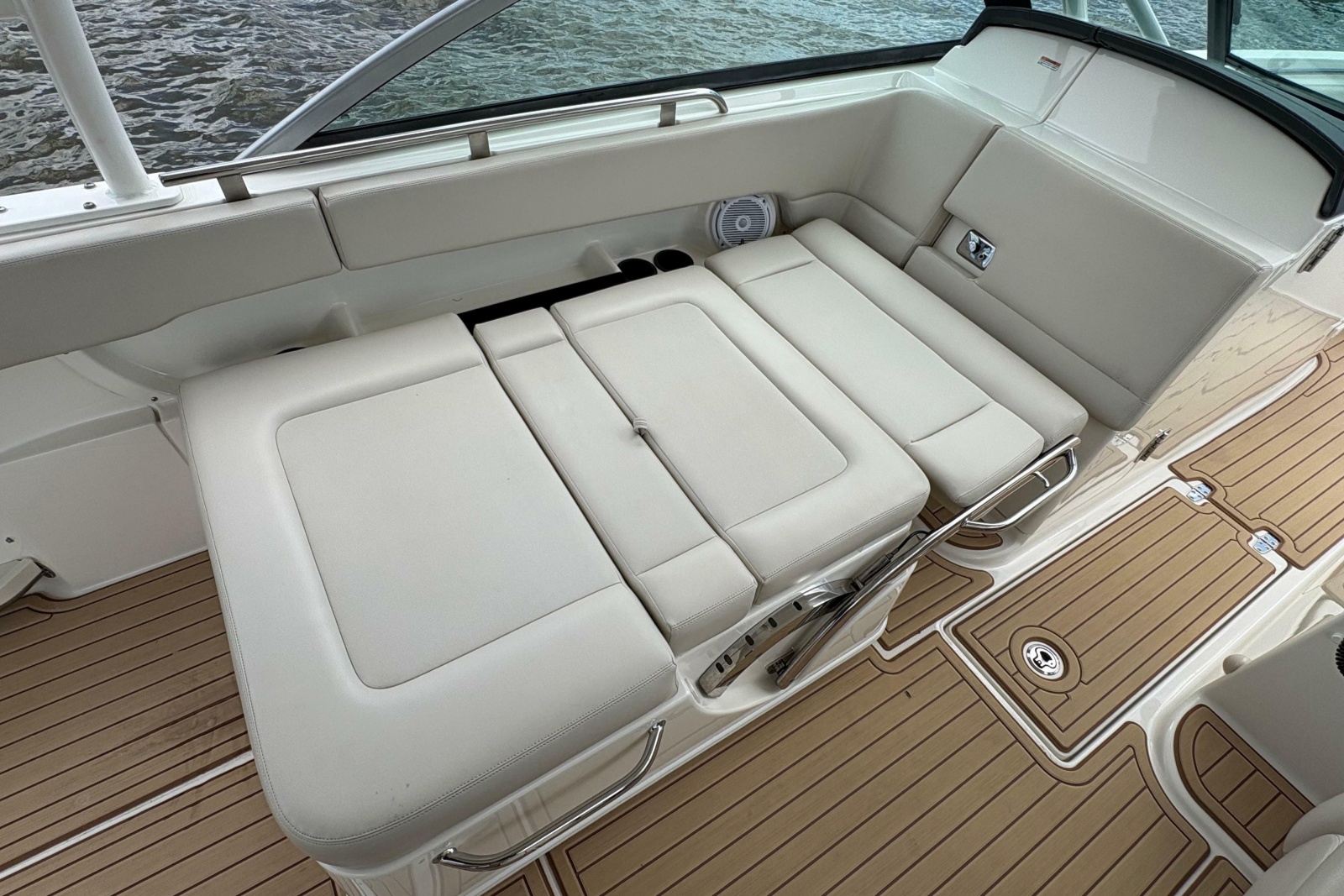 2017 Boston Whaler 270 Vantage