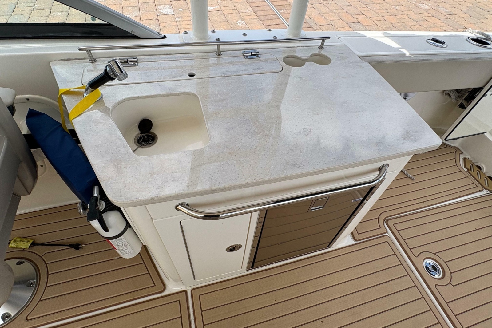 2017 Boston Whaler 270 Vantage