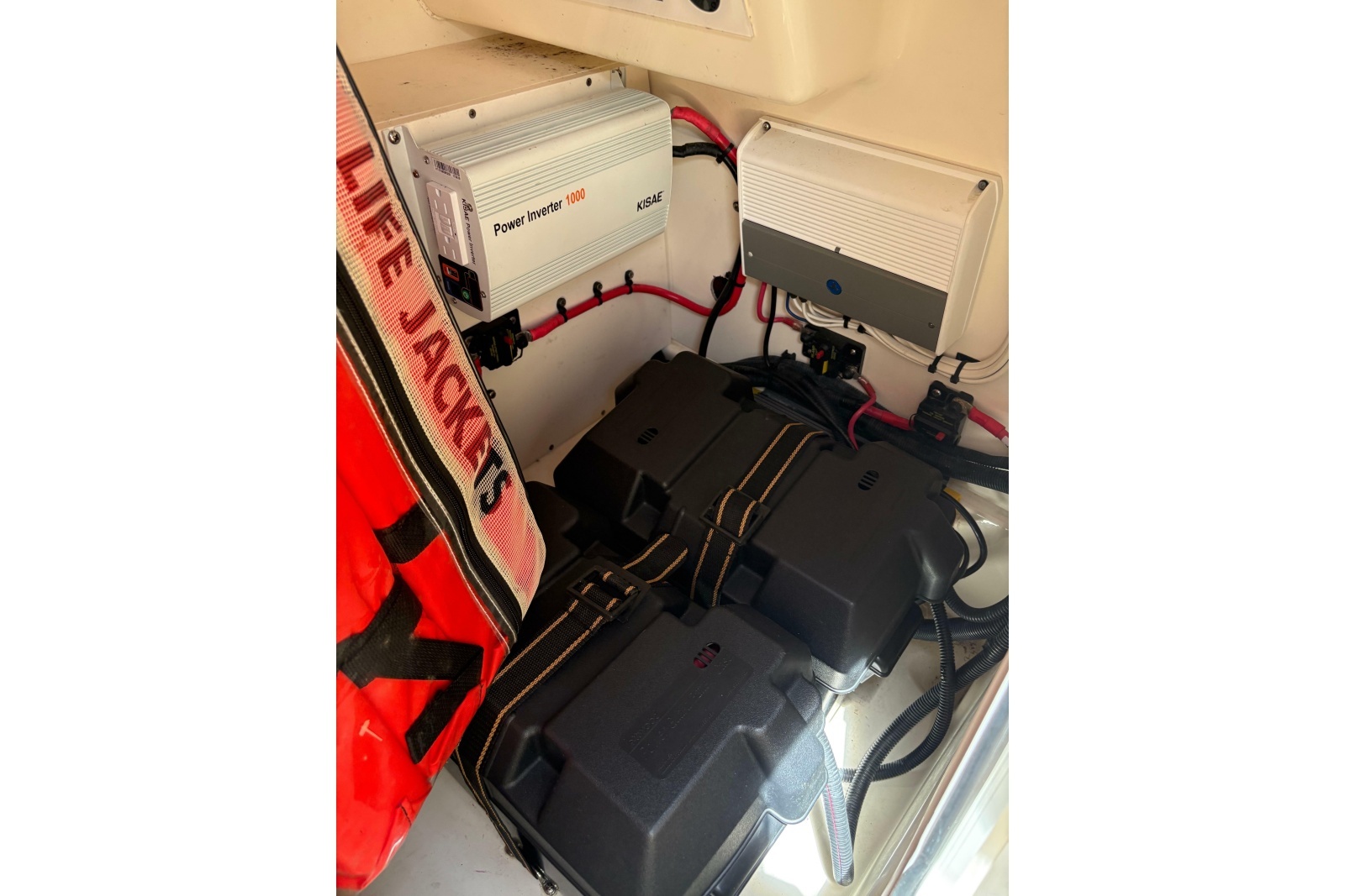 2017 Boston Whaler 270 Vantage