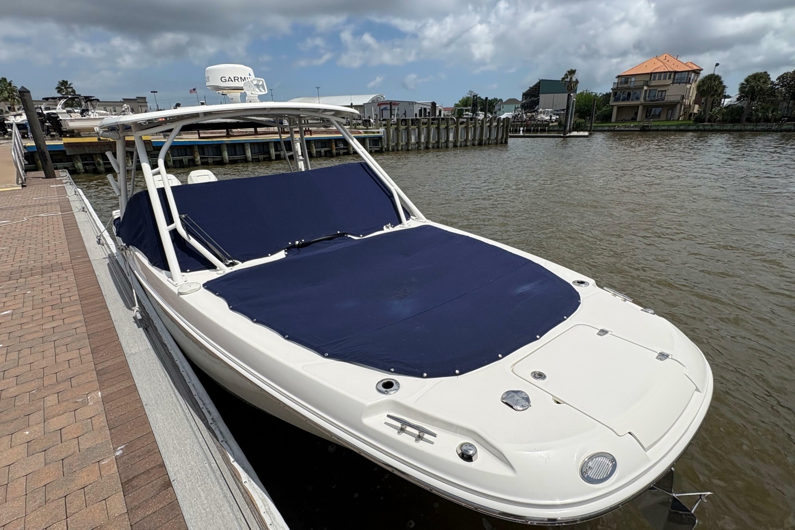 2017 Boston Whaler 270 Vantage