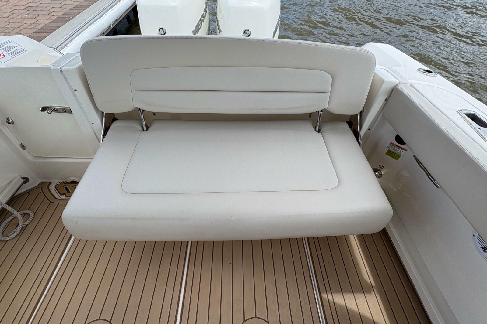 2017 Boston Whaler 270 Vantage