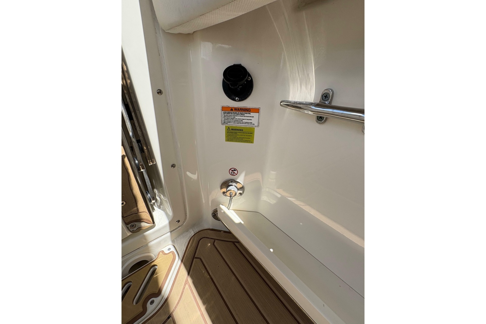 2017 Boston Whaler 270 Vantage