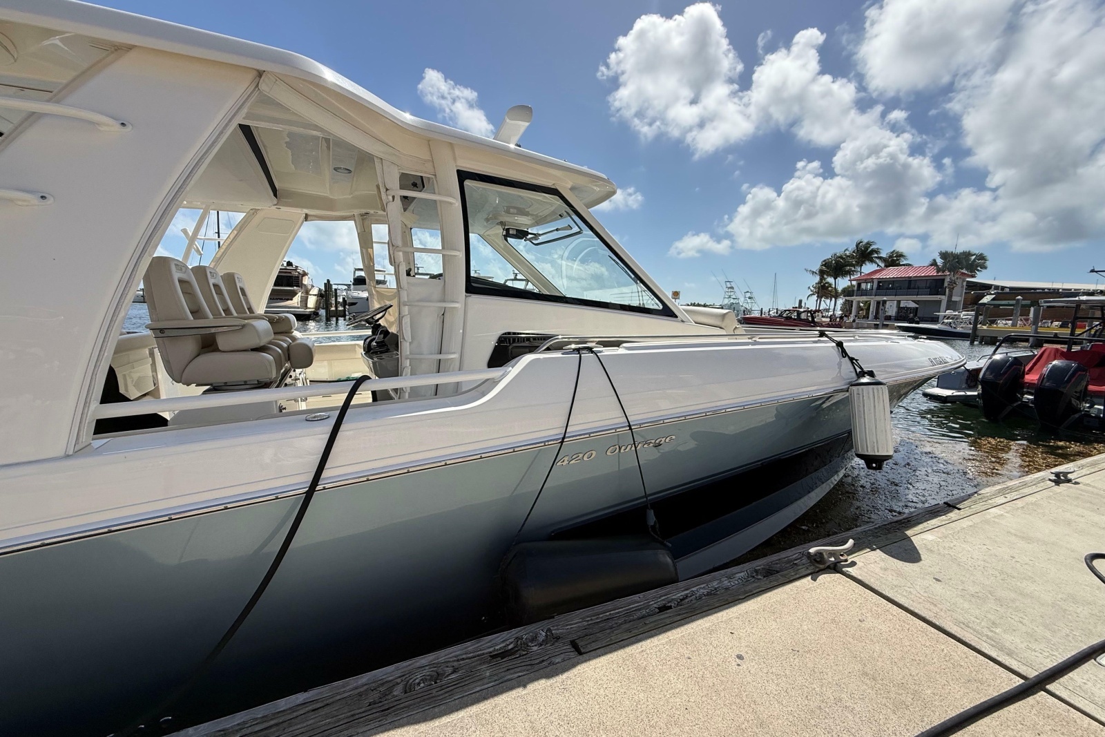 2017 Boston Whaler 420 Outrage