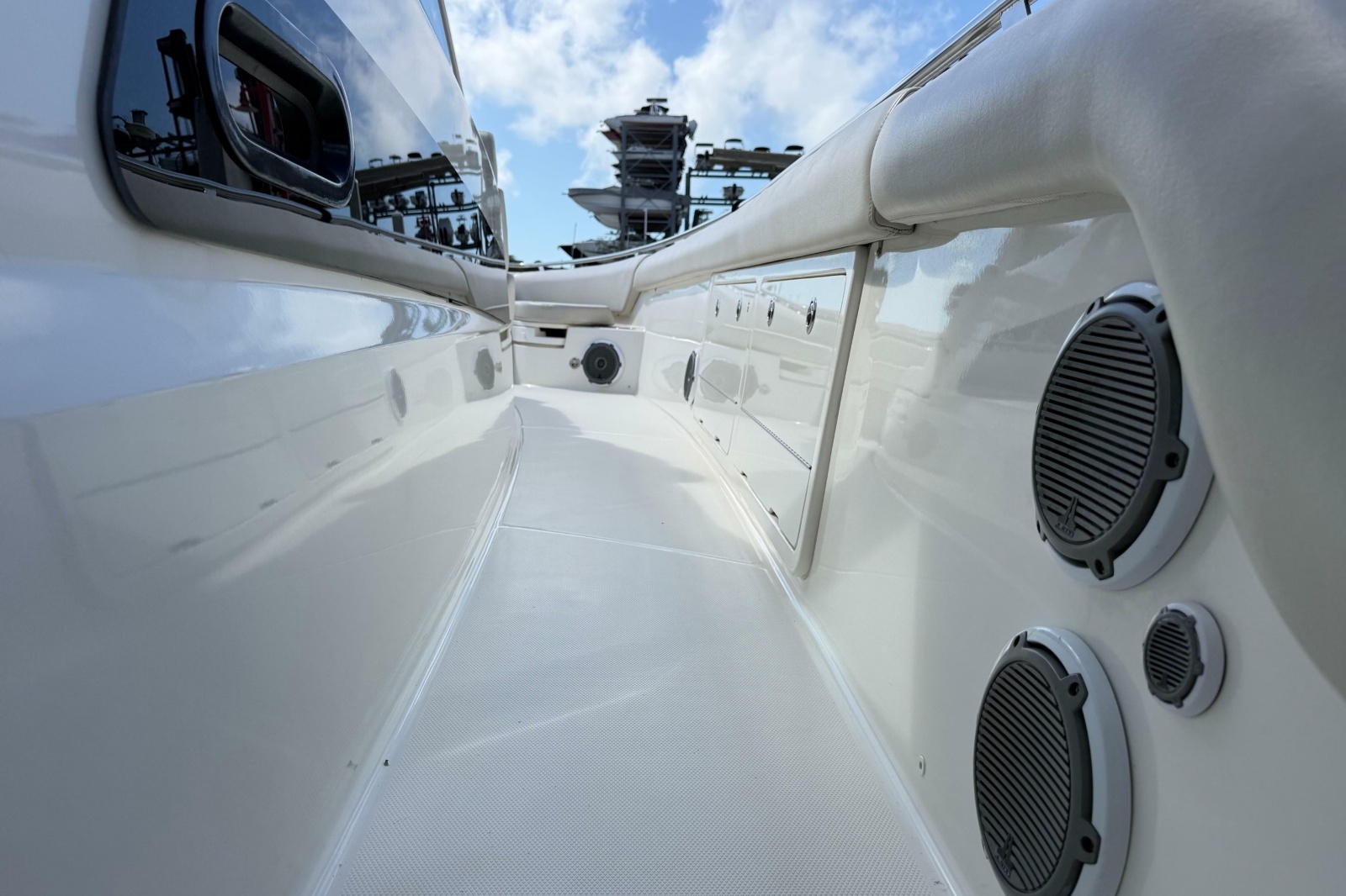 2017 Boston Whaler 420 Outrage