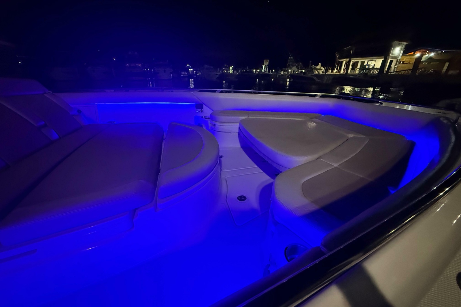 2017 Boston Whaler 420 Outrage