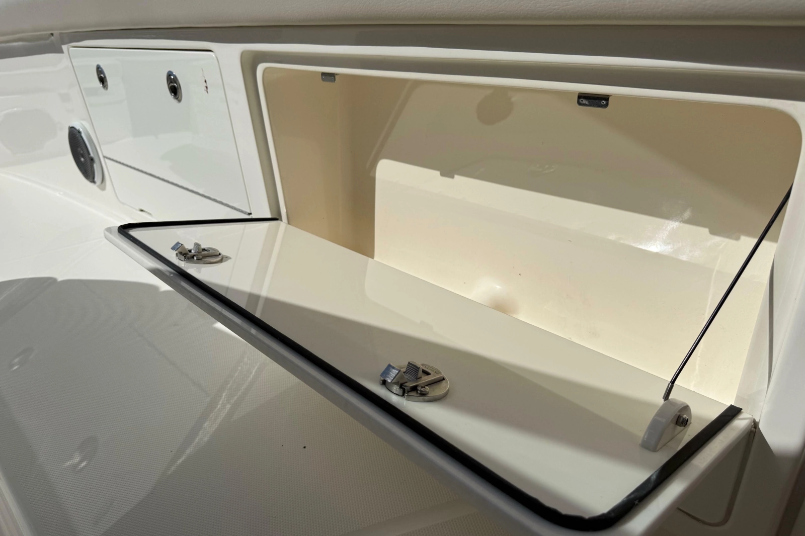 2017 Boston Whaler 420 Outrage