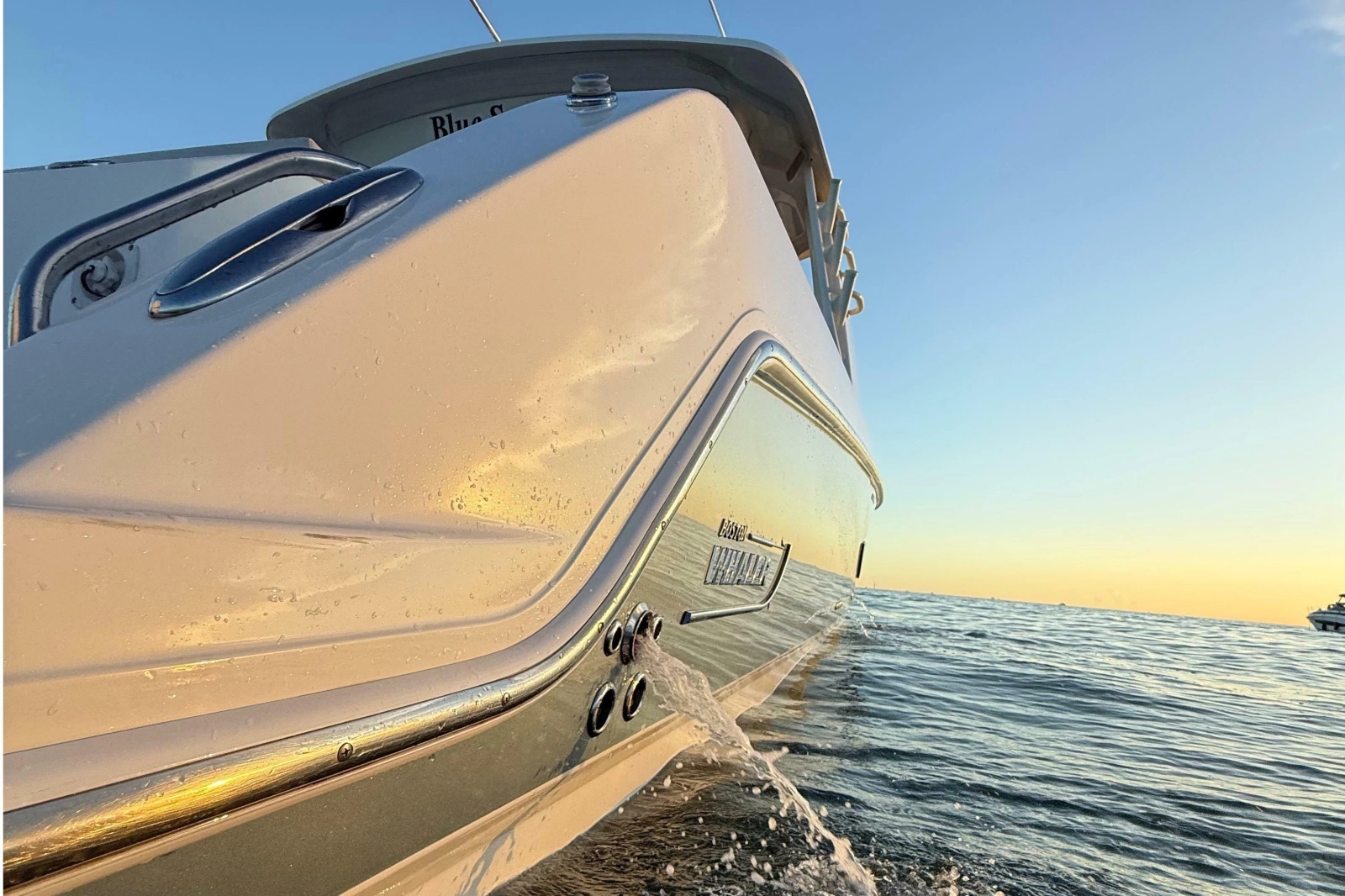 2017 Boston Whaler 420 Outrage