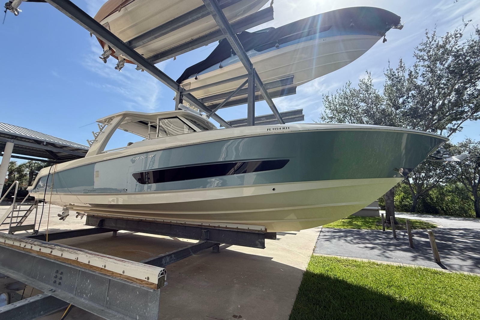 2017 Boston Whaler 420 Outrage