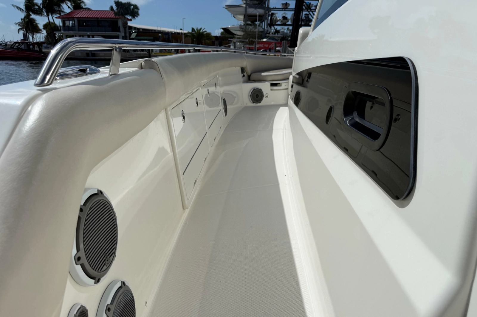 2017 Boston Whaler 420 Outrage