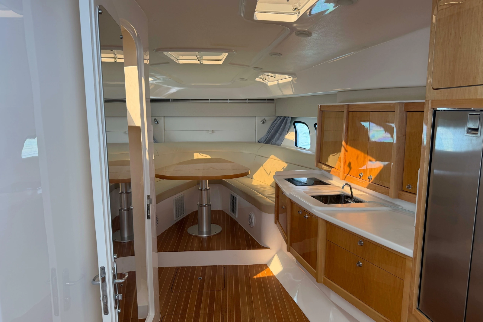 2017 Intrepid 475 Sport Yacht