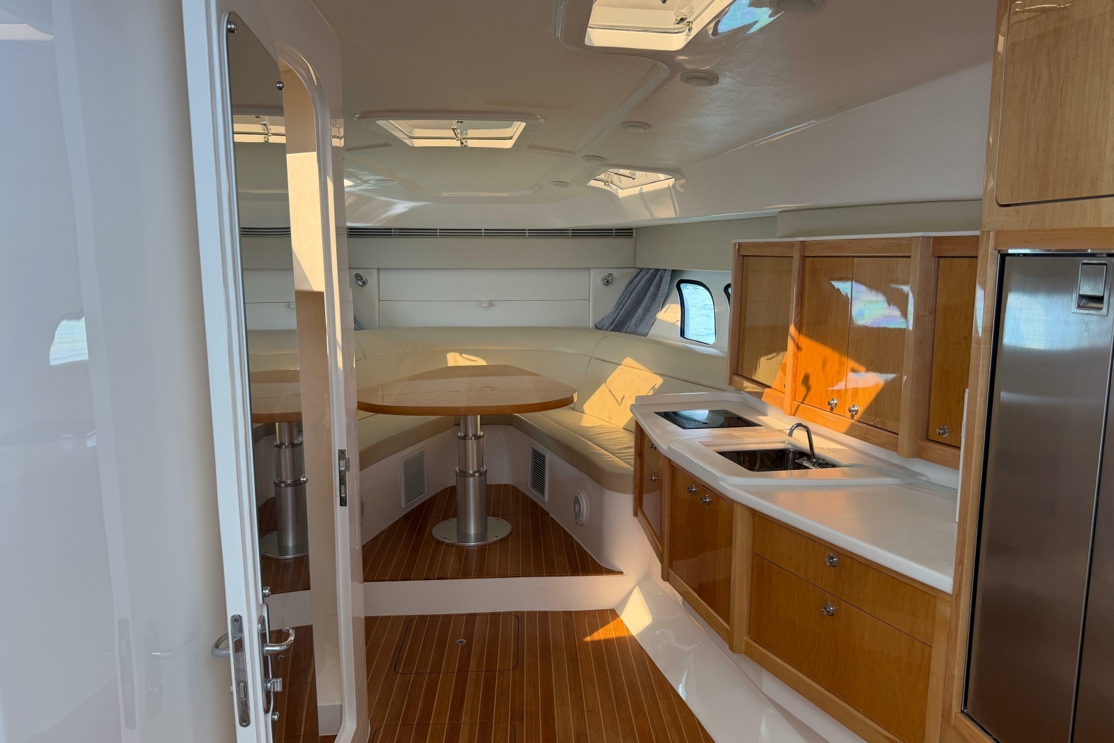 2017 Intrepid 475 Sport Yacht