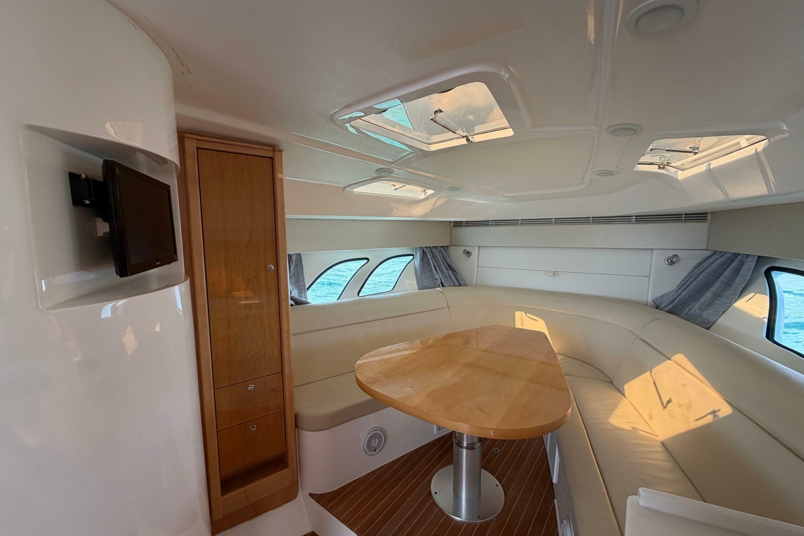 2017 Intrepid 475 Sport Yacht
