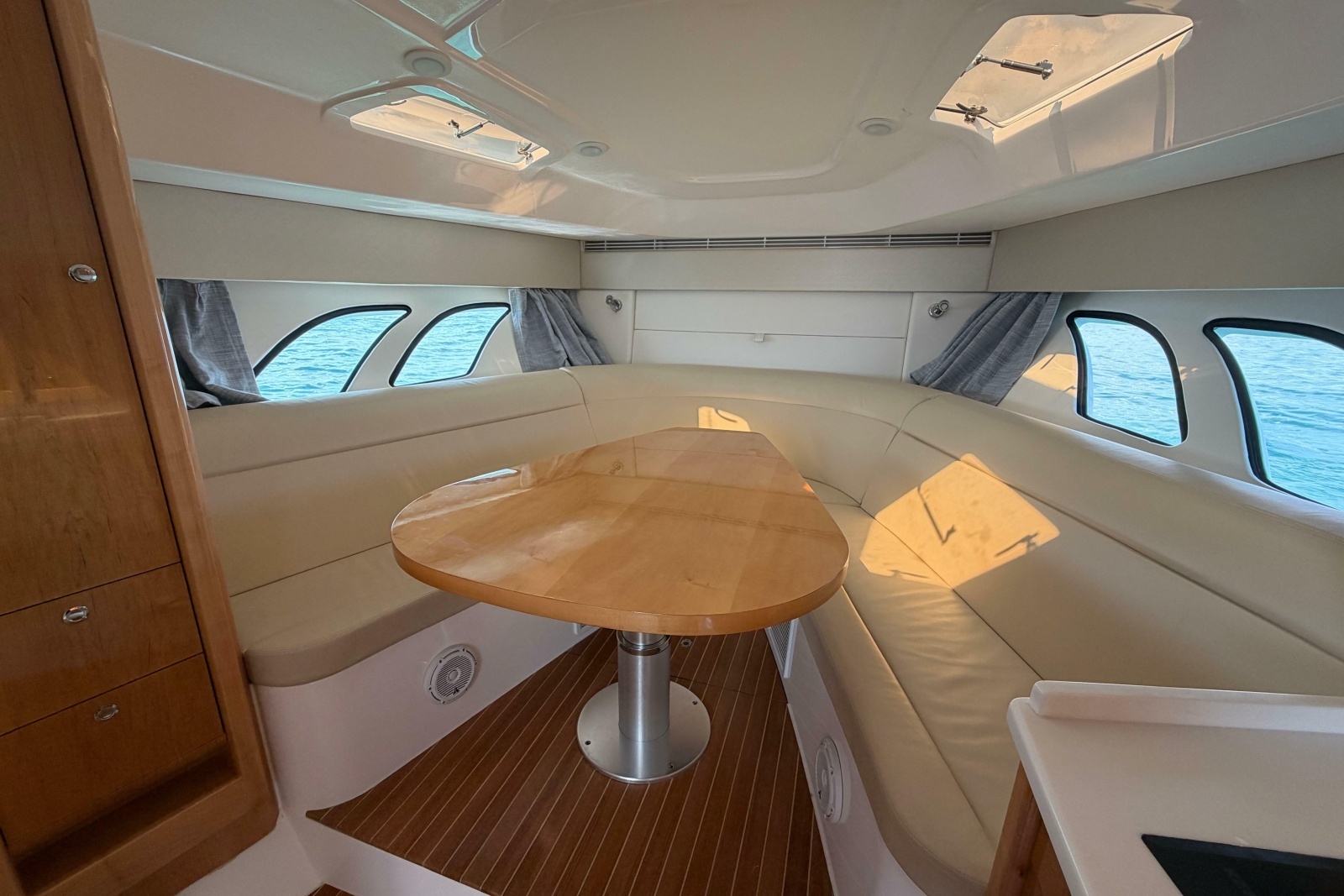 2017 Intrepid 475 Sport Yacht