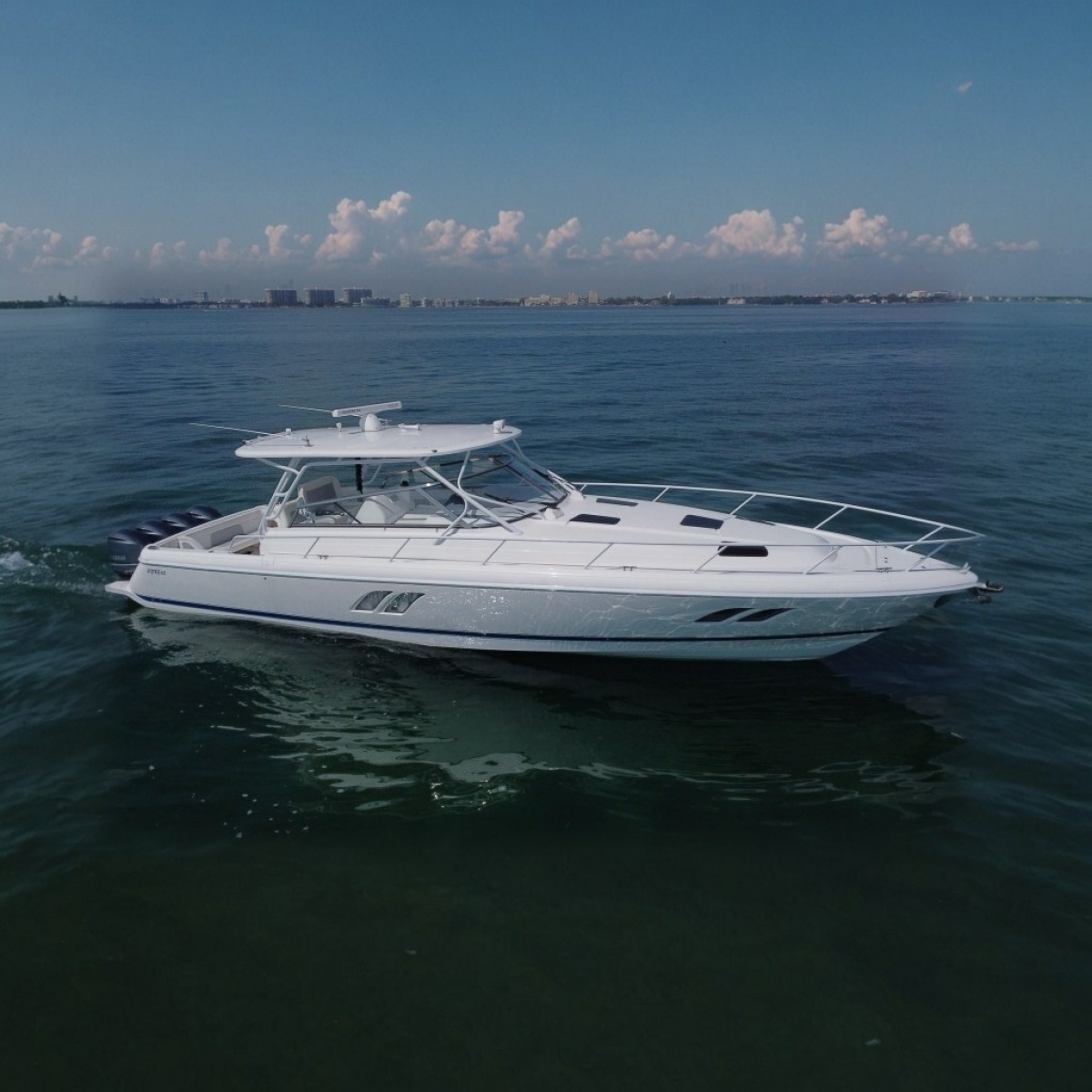 2017 Intrepid 475 Sport Yacht