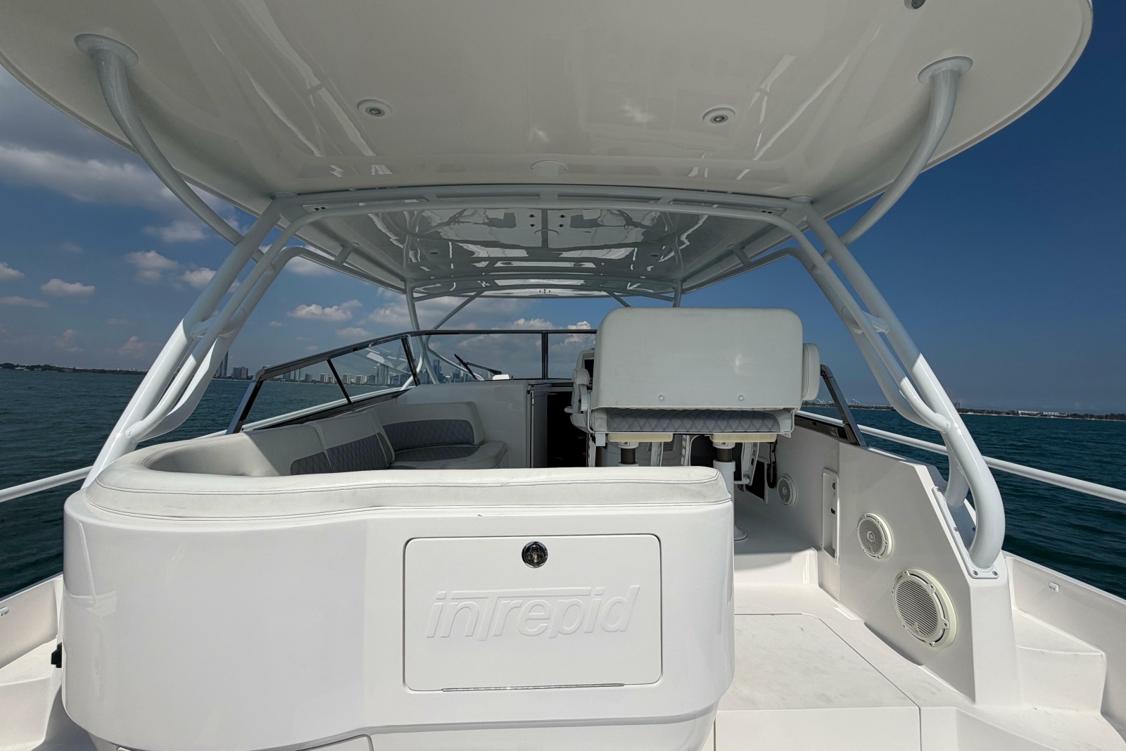 2017 Intrepid 475 Sport Yacht