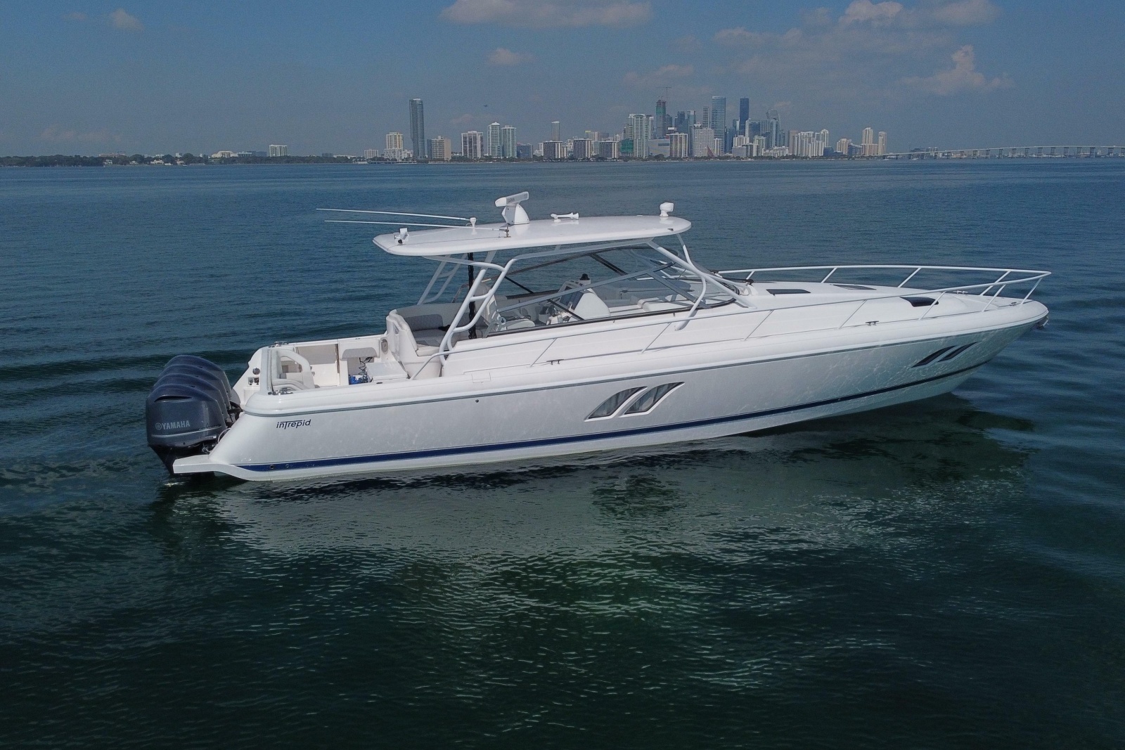 2017 Intrepid 475 Sport Yacht