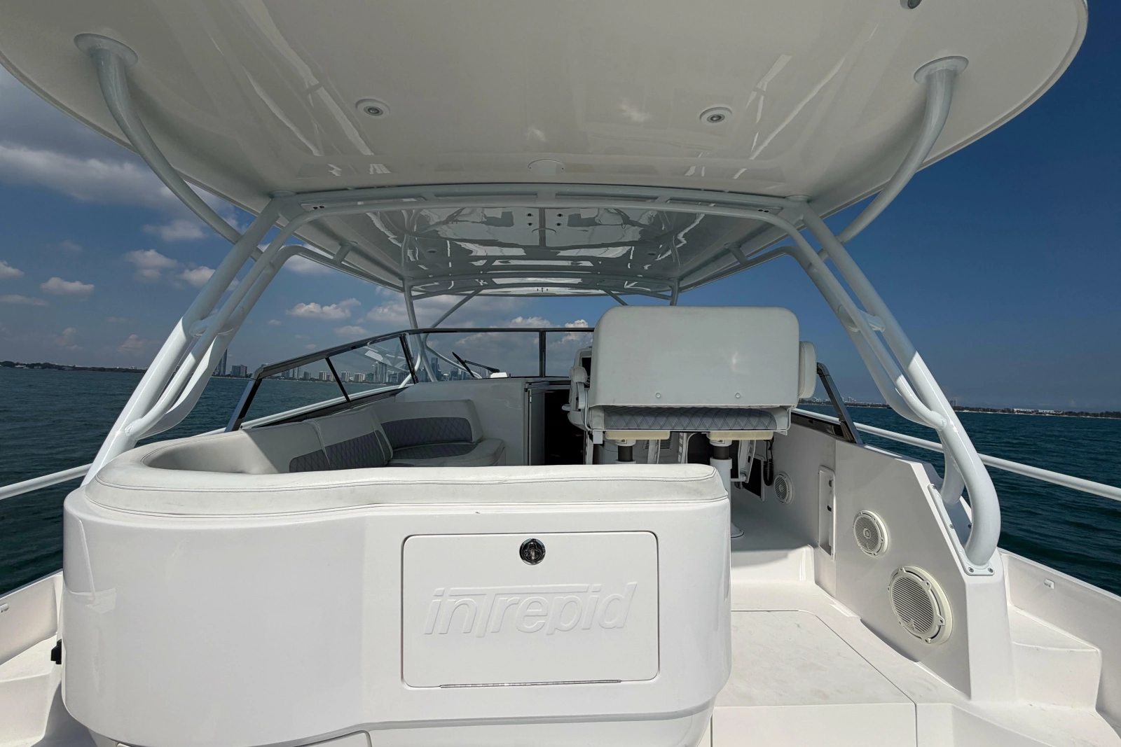 2017 Intrepid 475 Sport Yacht