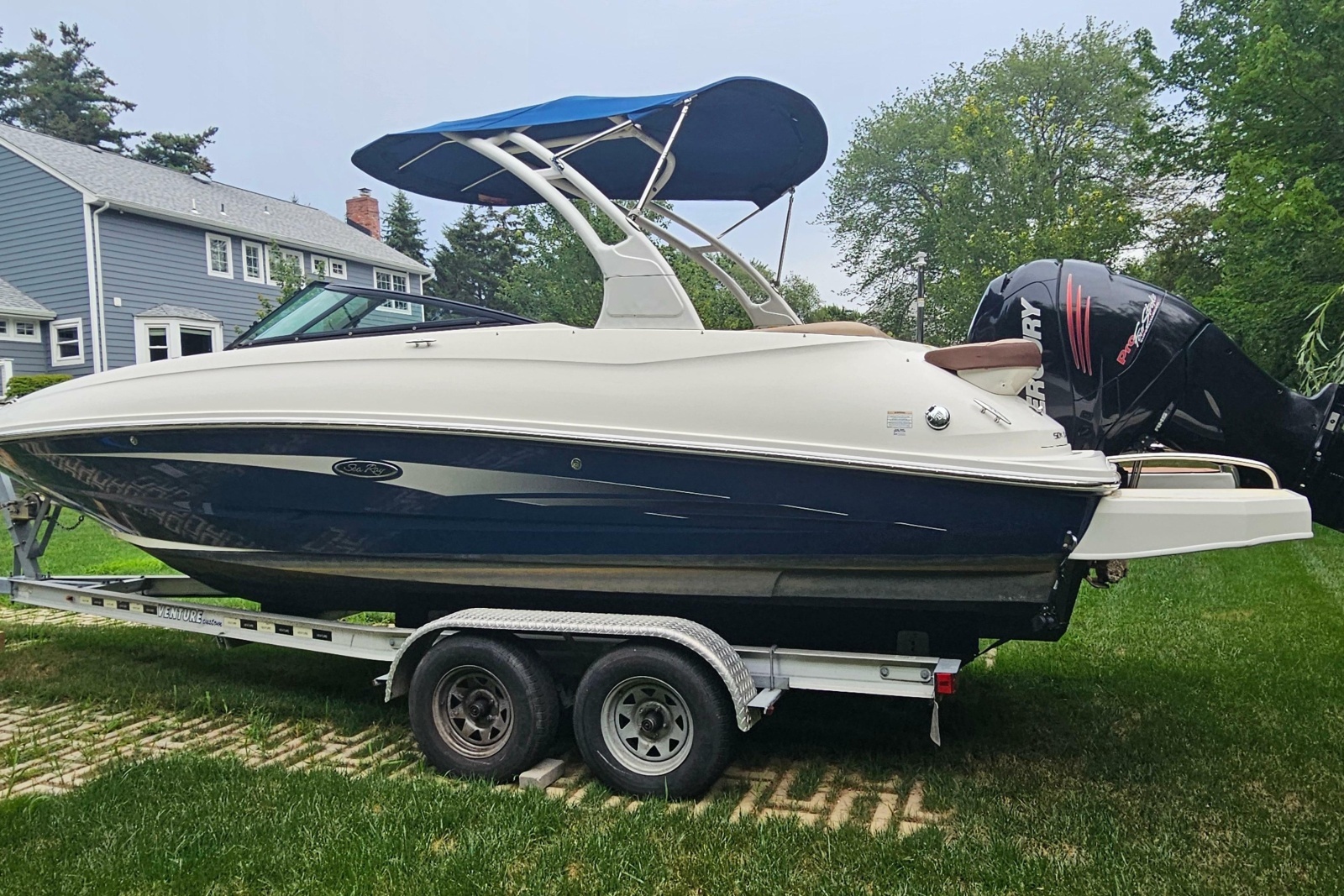 2017 Sea Ray SDX 240 Outboard