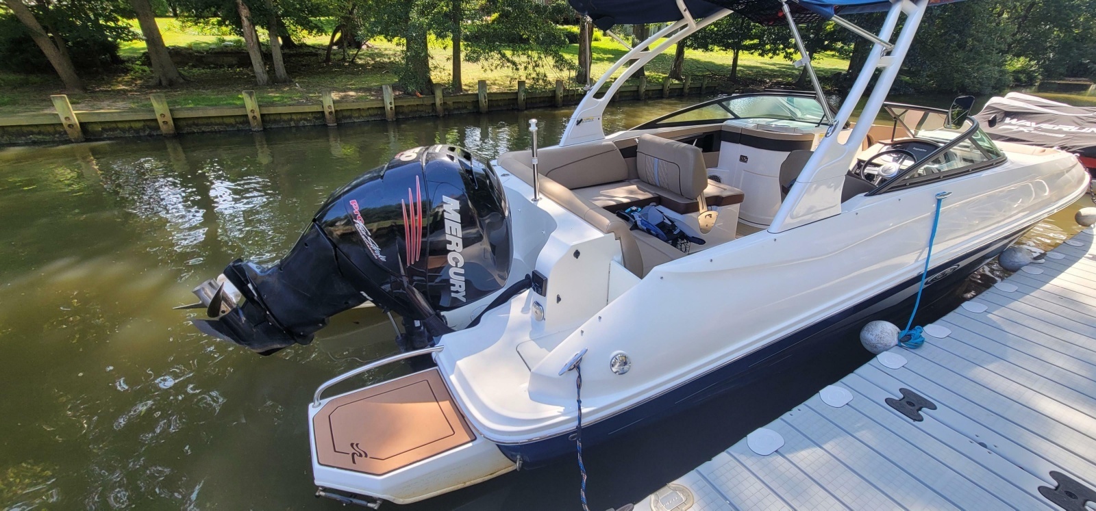 2017 Sea Ray SDX 240 Outboard