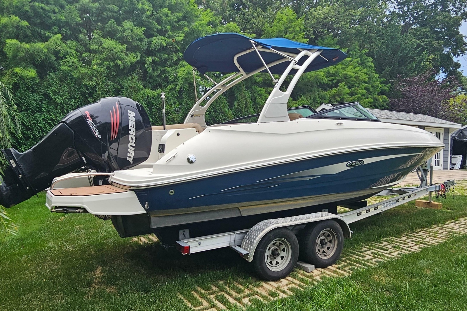 2017 Sea Ray SDX 240 Outboard