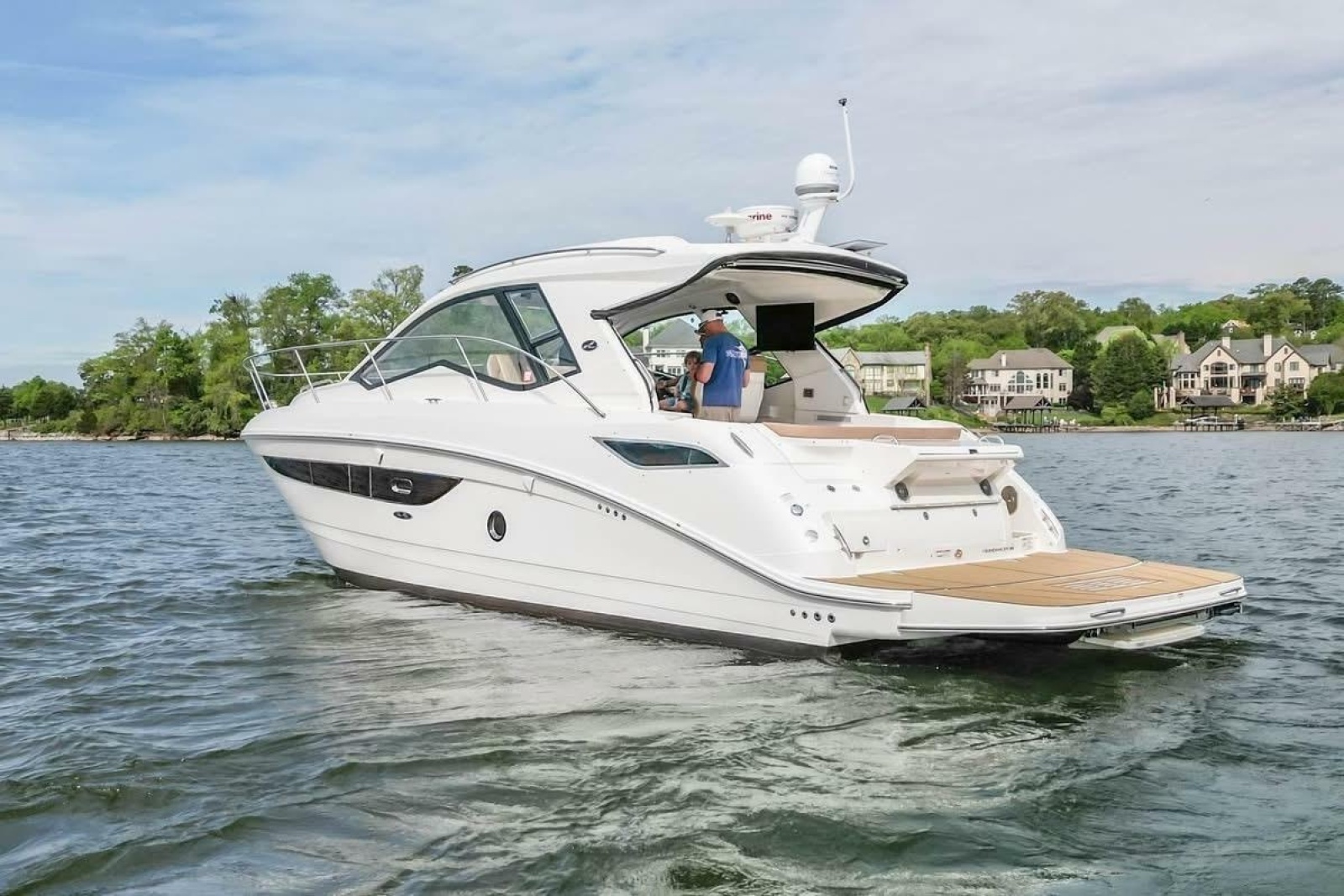2017 Sea Ray Sundancer 350 Coupe