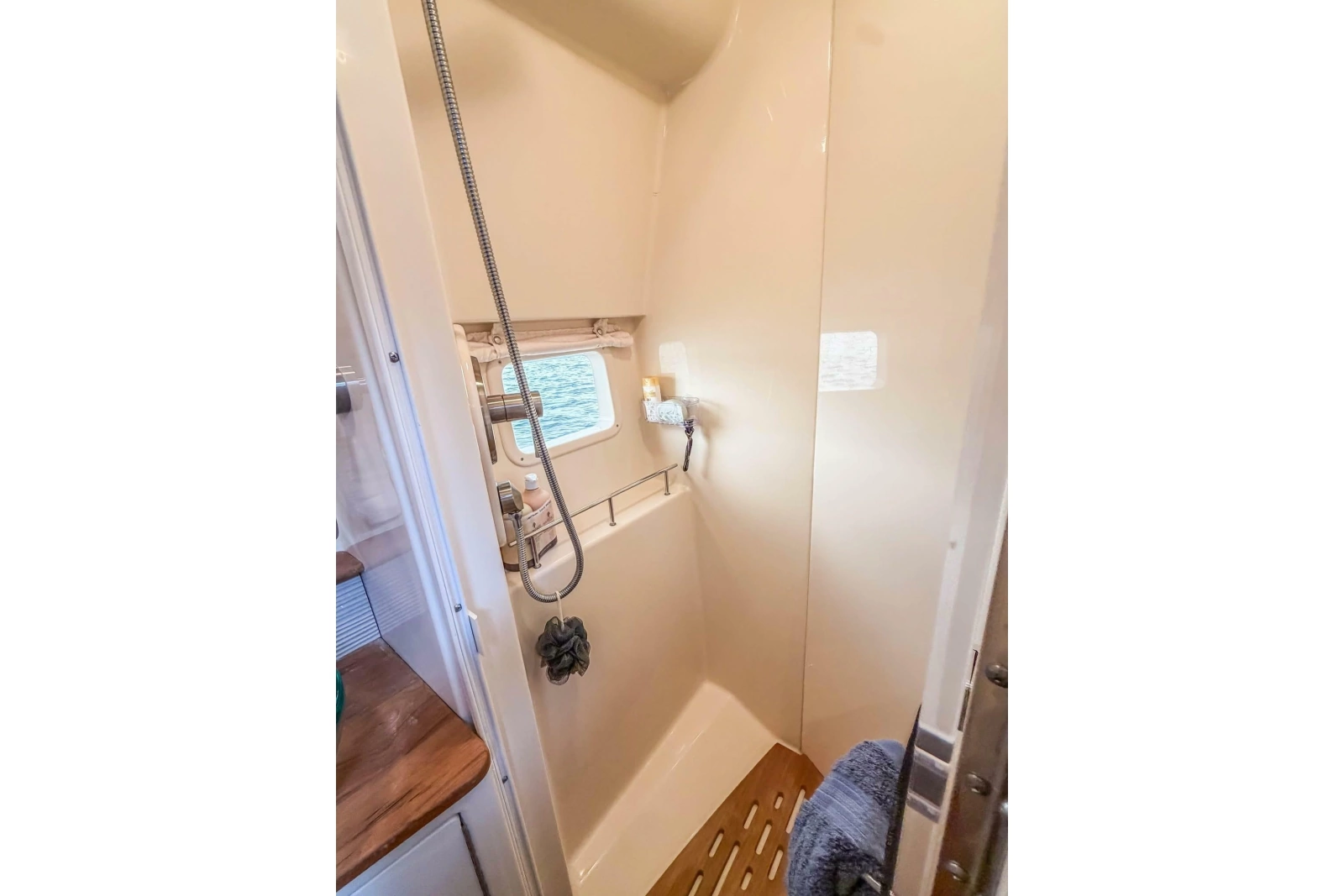 2017 Sea Ray Sundancer 350 Coupe