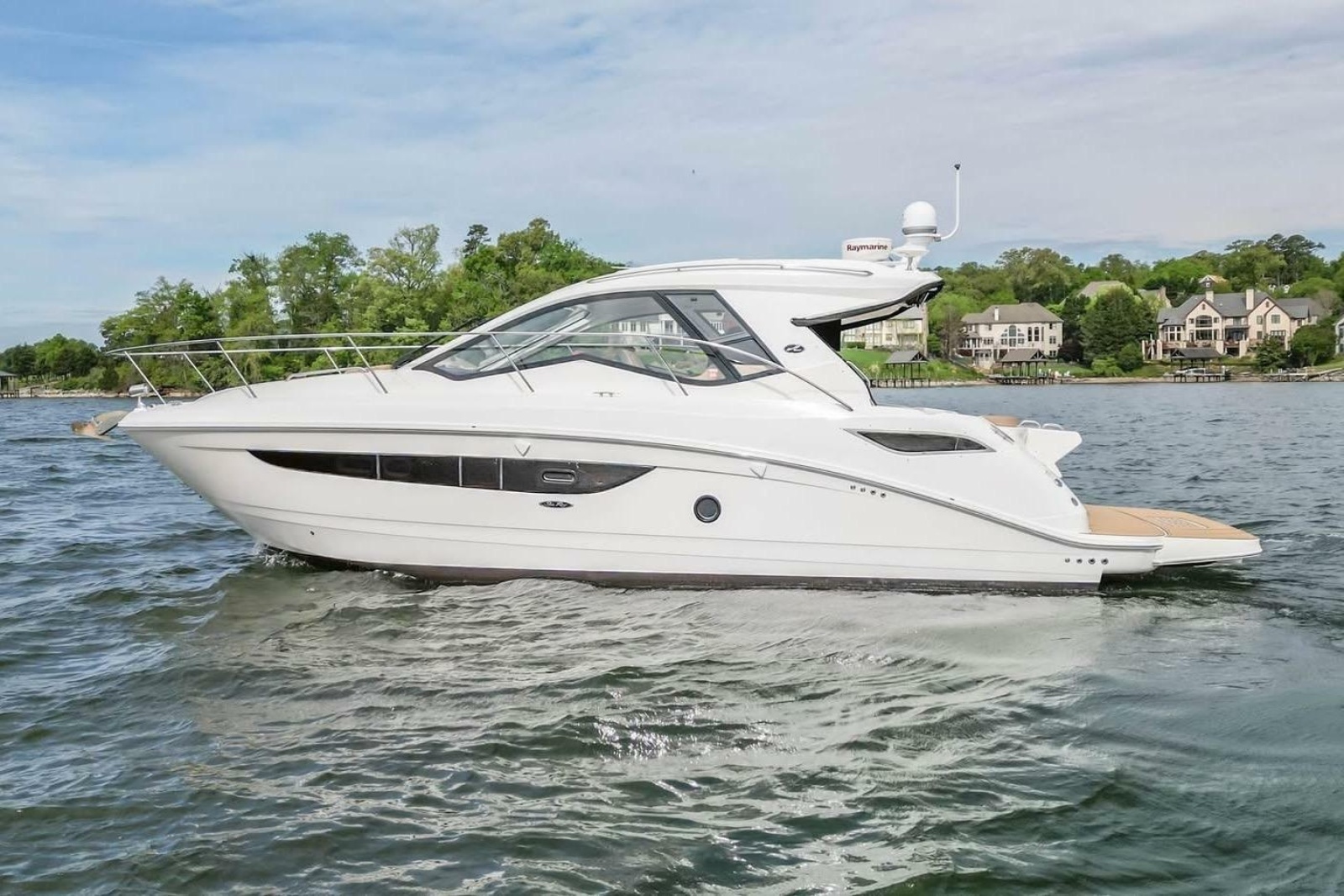 2017 Sea Ray Sundancer 350 Coupe