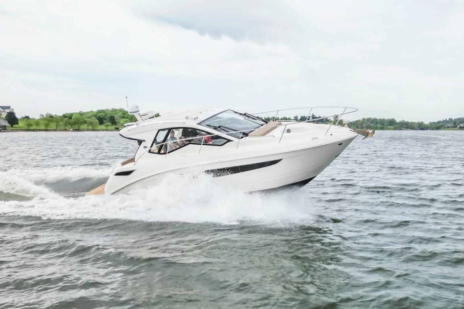 2017 Sea Ray Sundancer 350 Coupe