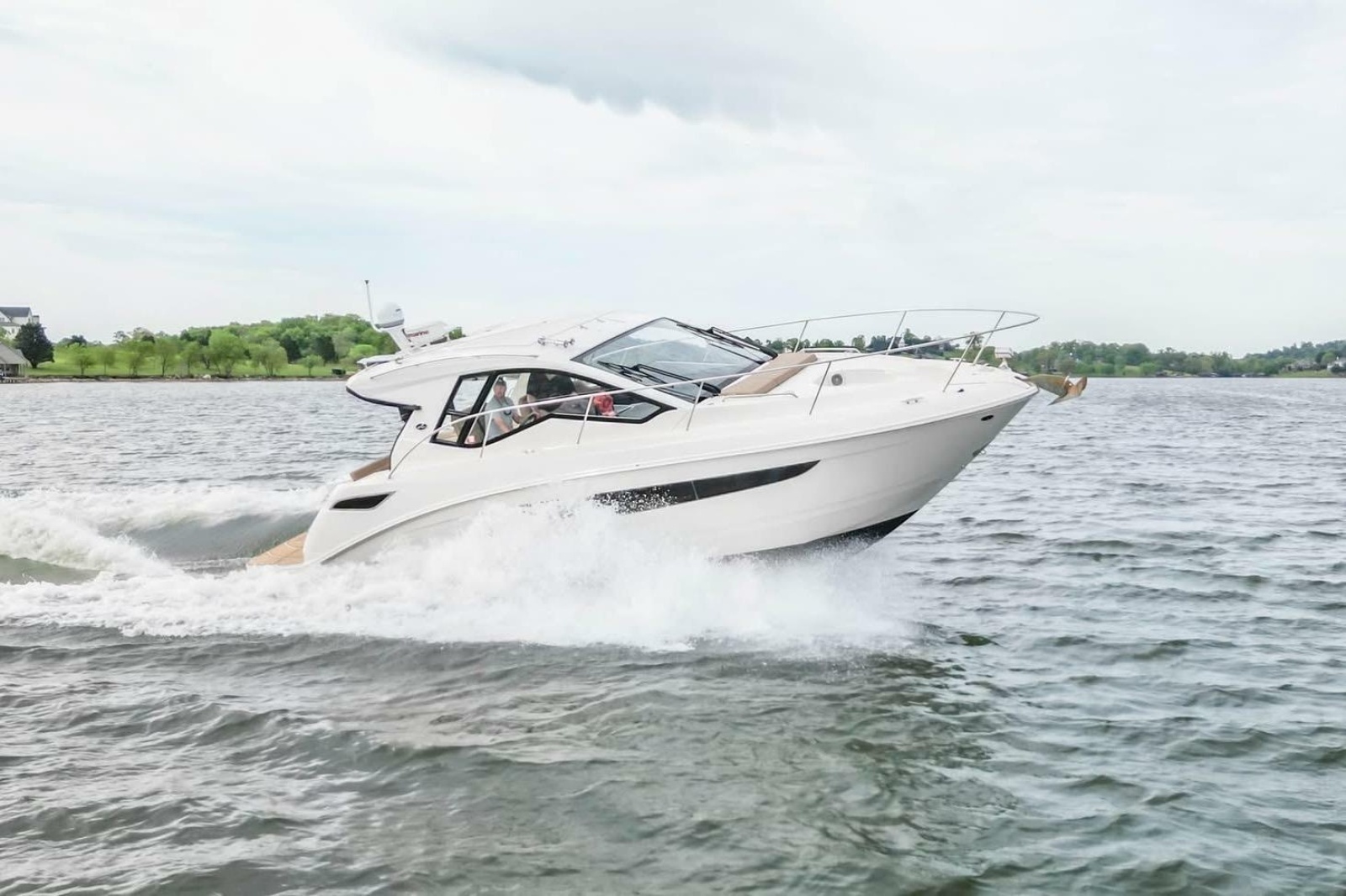 2017 Sea Ray Sundancer 350 Coupe