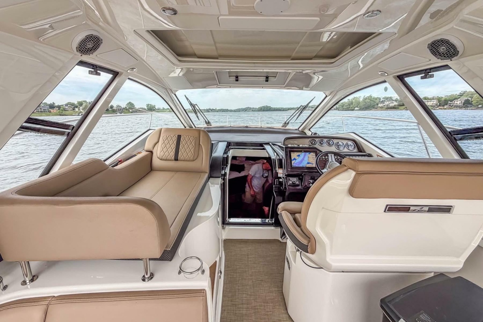 2017 Sea Ray Sundancer 350 Coupe
