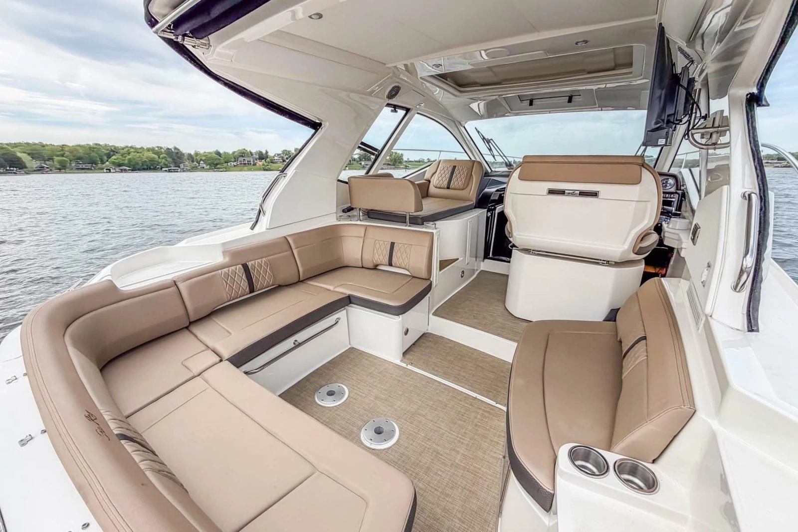 2017 Sea Ray Sundancer 350 Coupe