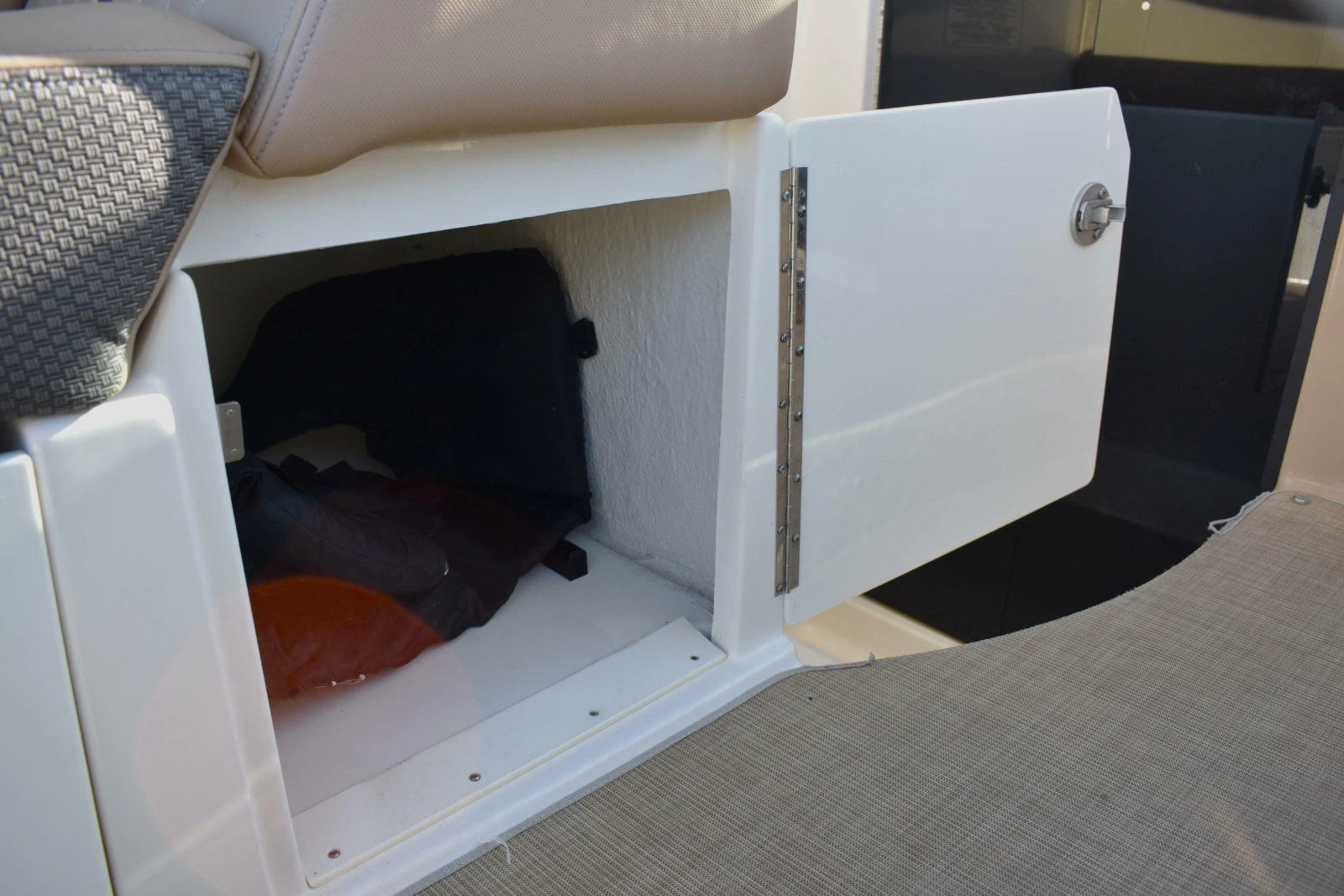 2016 Sea Ray Sundancer 310