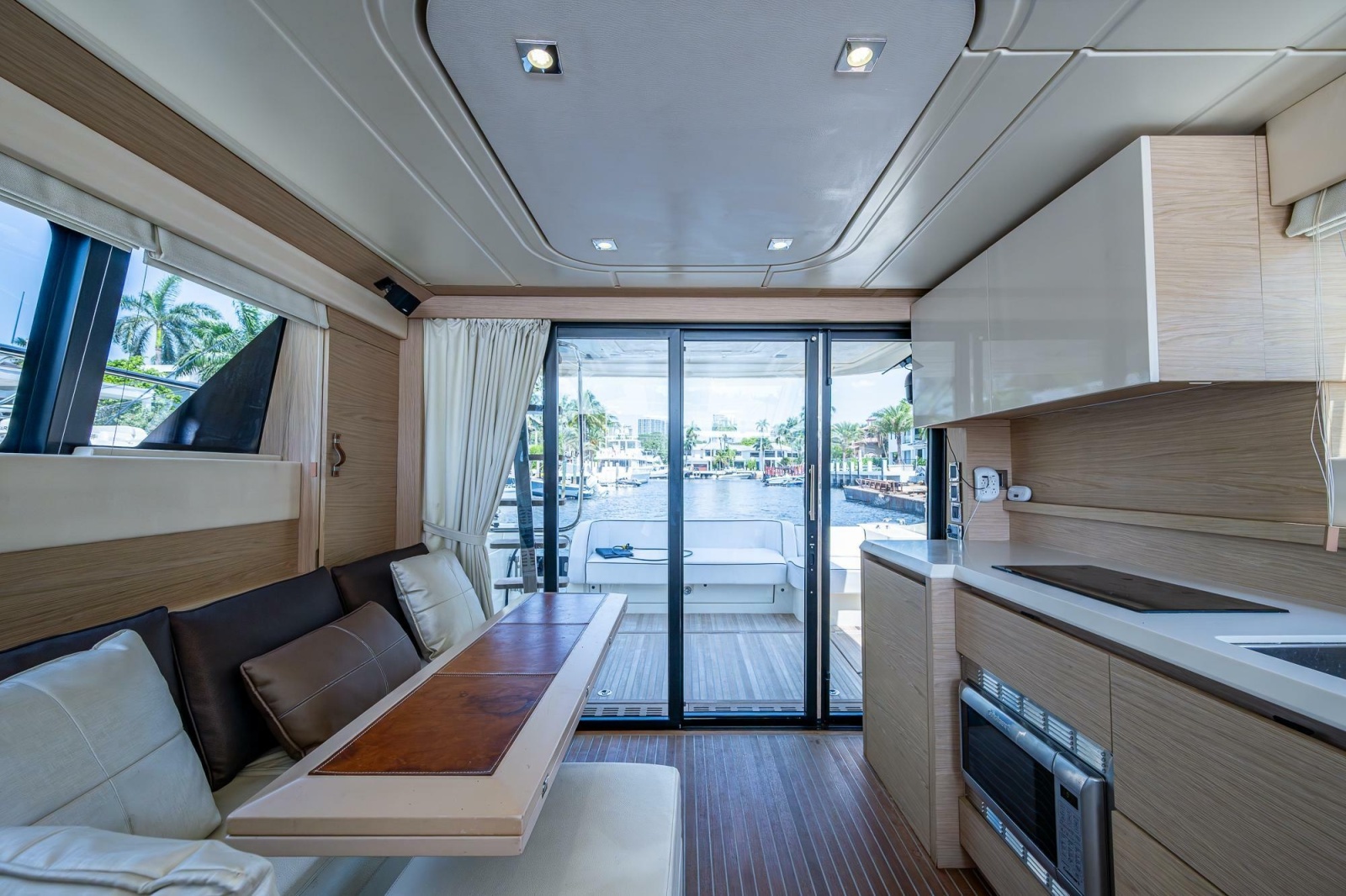 2015 Beneteau Monte Carlo 4