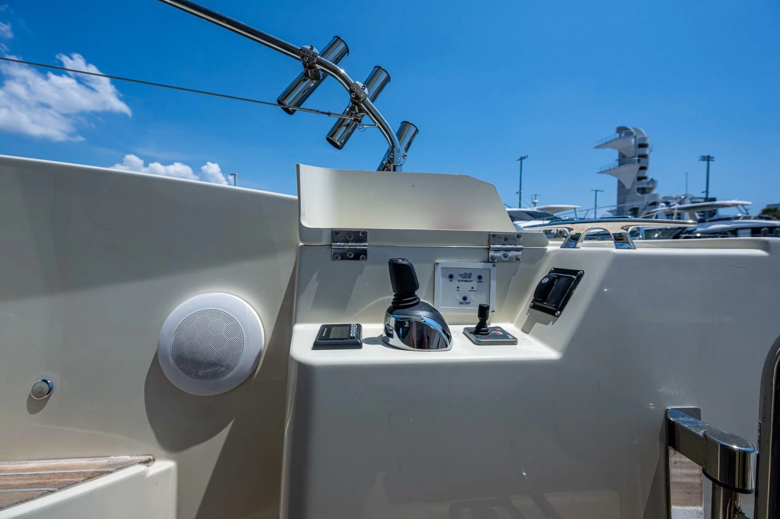 2015 Beneteau Monte Carlo 4